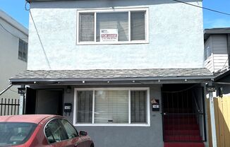 Spacious Upstairs Two Bedroom Apartment in Oakland