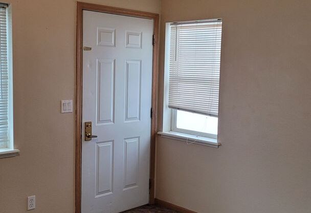 2 beds, 1 bath, 868 sqft, $1,700, Unit 14