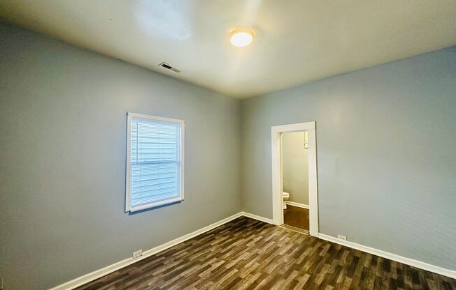 DOWNTOWN WILMINGTON - 3 Bedroom & 1 Bath - MOVE IN SPECIAL ~ $500 OFF!