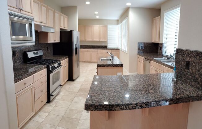 Wonderful 5bd / 3.5ba with 2 master suites