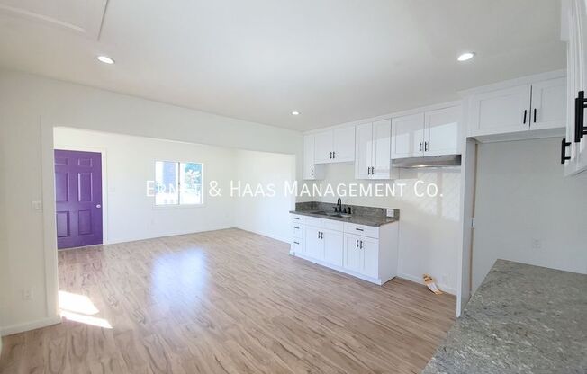 200 N ACACIA