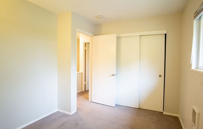 2 beds, 1 bath, $1,585, Unit 3506-5