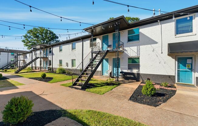 2 beds, 1.5 baths, 950 sqft, $1,289, Unit C09