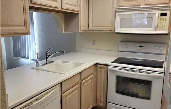 2 beds, 2 baths, $1,100, Unit # 647