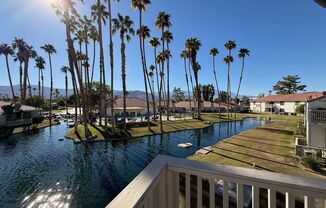 Beautiful Condo by the Lake