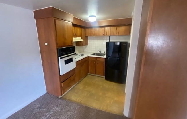 7300–7310 W. 10th Ave – Studio, 1 & 2 Bedroom Apartments in Lakewood’s Two Creeks Neighborhood