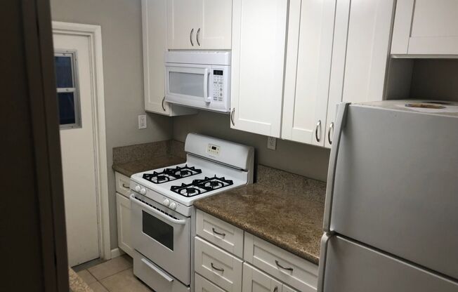 2 beds, 1 bath, 800 sqft, $2,695, Unit 644
