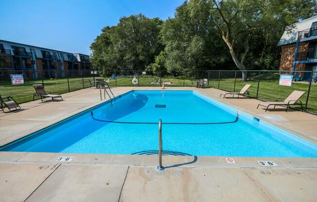 Robinwood Apartments | Pool