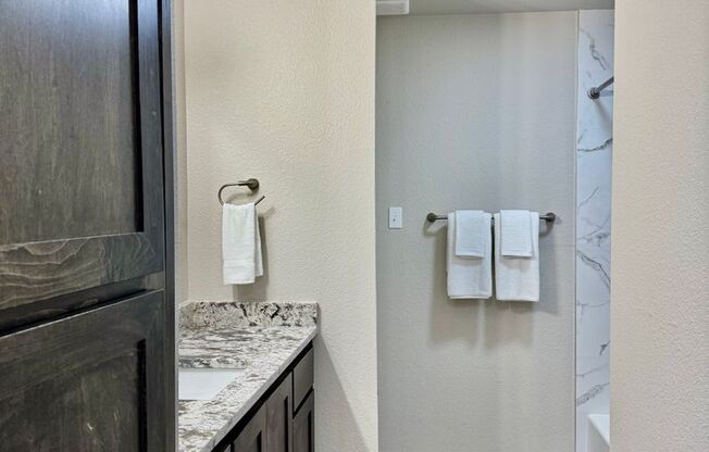 2 beds, 2 baths, 1,000 sqft, $1,275, Unit 419