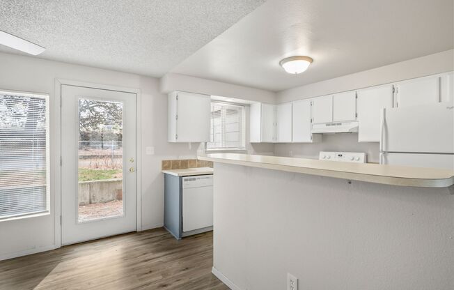 $500 Off RENT! Conveniently Located 2 Bedroom Townhome Style Apartment!
