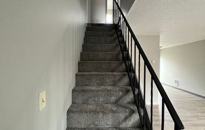 2 beds, 1 bath, 682 sqft, $1,375, Unit 12