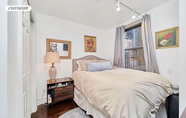 226 W 13 ST