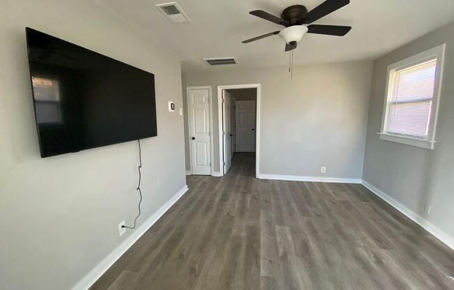 2 beds, 1 bath, 700 sqft, $1,495