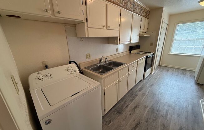 2 beds, 1 bath, 1,100 sqft, $1,375, Unit 408-3