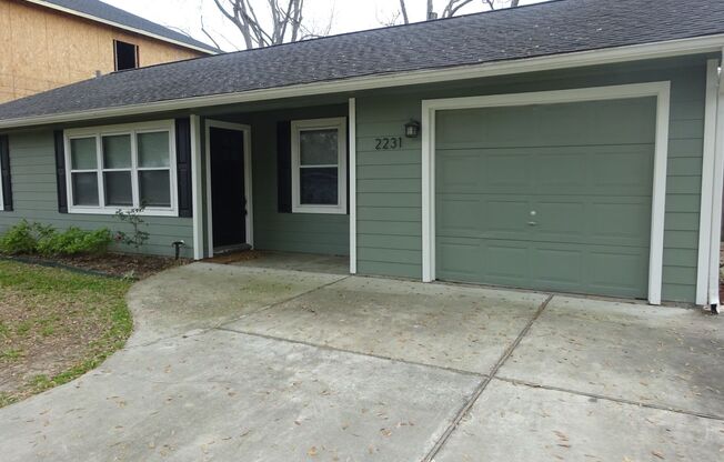 For Lease | 3 Bed, 1 Bath | 1,074 Sq Ft |Oak Forest–Garden Oaks |
