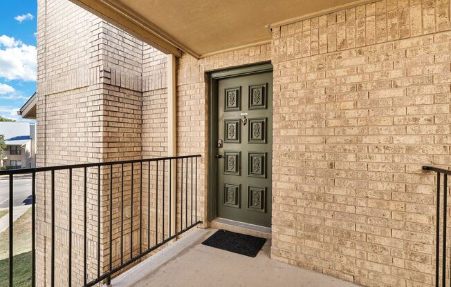 Airy Condo with Fireplace and Balcony in Prime Location