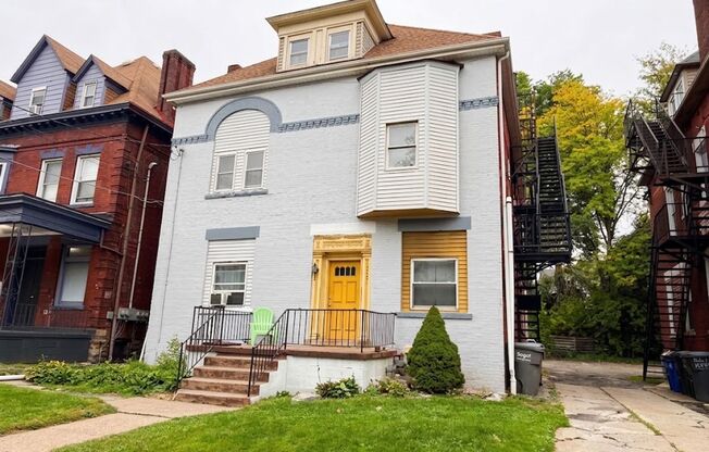 325 N Neville