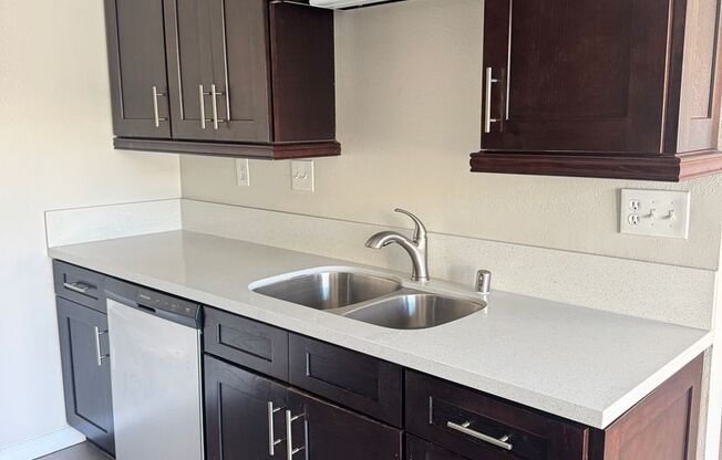 1 bed, 1 bath, 700 sqft, $2,340, Unit 12