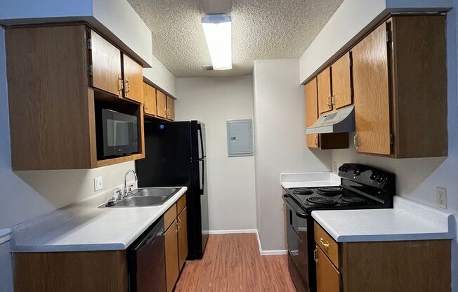 1 bed, 1 bath, 587 sqft, $815, Unit 080