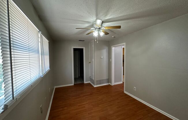 1 bed, 1 bath, $725, Unit # REAR