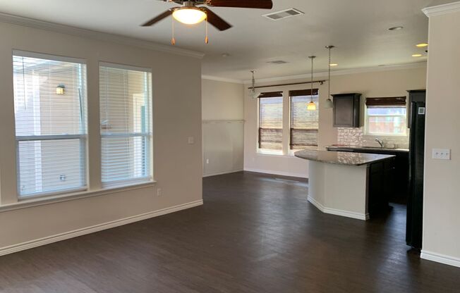 "Holiday Special: Reduced Rent on Your New Home!" 2 weeks Free! Rancho Vista! South Side 3-2-2!