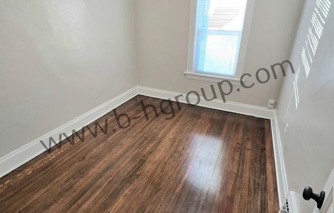 2 beds, 1 bath, 1,111 sqft, $1,250, Unit Upper