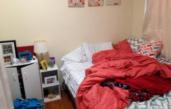 3 beds, 1 bath, $3,500, Unit 2
