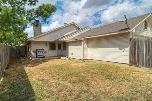 3 bed/2 bath home walking distance to Wolf Pen Creek Park!