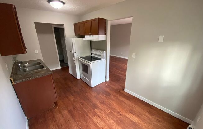 2 beds, 1 bath, 800 sqft, $1,049, Unit 10