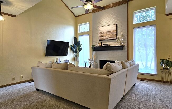 *** $500 Off Move In Special!!!*** Exquisite Living in Desired Edmond: Explore the Elegance of this Beautiful Condo!!
