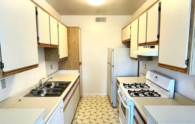 10737 La Grange Avenue