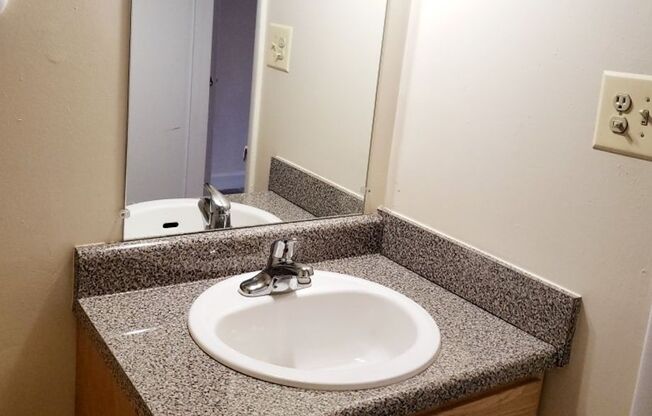 2 beds, 1.5 baths, 1,050 sqft, $1,900, Unit 3351 #302