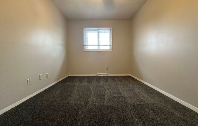 2 beds, 1.5 baths, $1,050, Unit 3