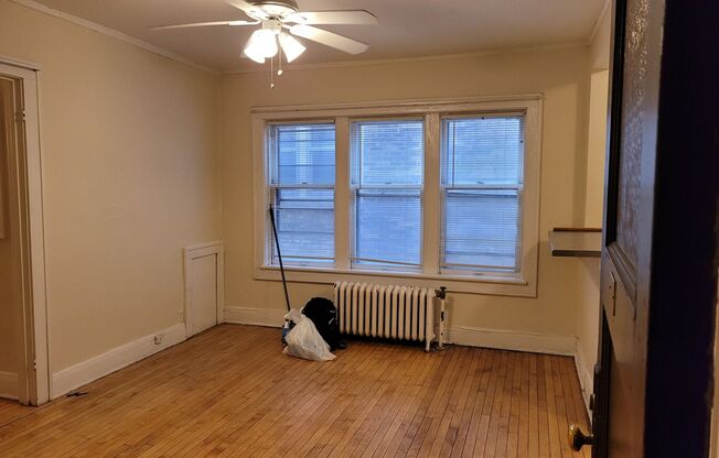 Studio, 1 bath, $895, Unit 14