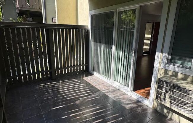 Renovated 2 Bedroom/ 1 Bathroom Condo Available in Culver City $2,600! *MOVE-IN SPECIAL*