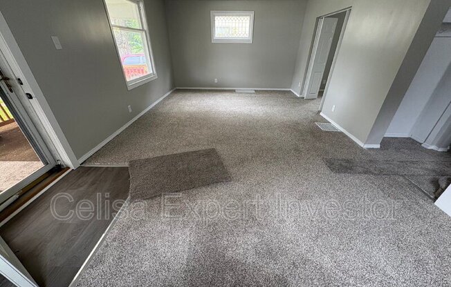 2711 THOMPSON AVE