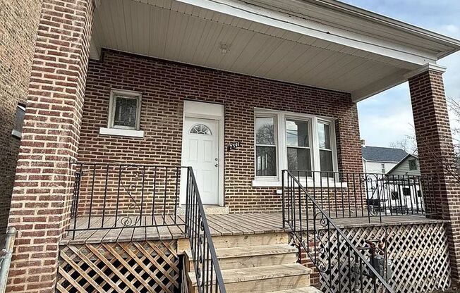 Newly Renovated 3 bedroom/3 bath home available NOW!