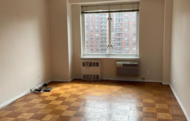 1 bed, 1 bath, $4,700, Unit 16N
