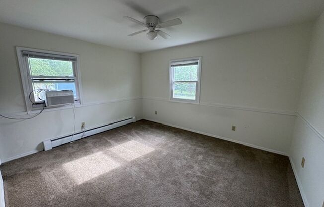 4 beds, 2.5 baths, $1,899