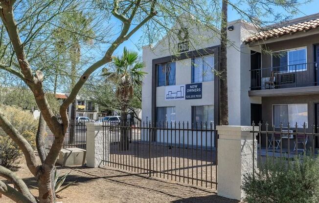 2 beds, 1 bath, 676 sqft, $1,049