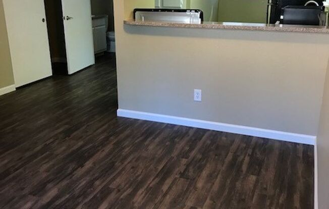 Studio, 1 bath, 450 sqft, $1,400, Unit 306