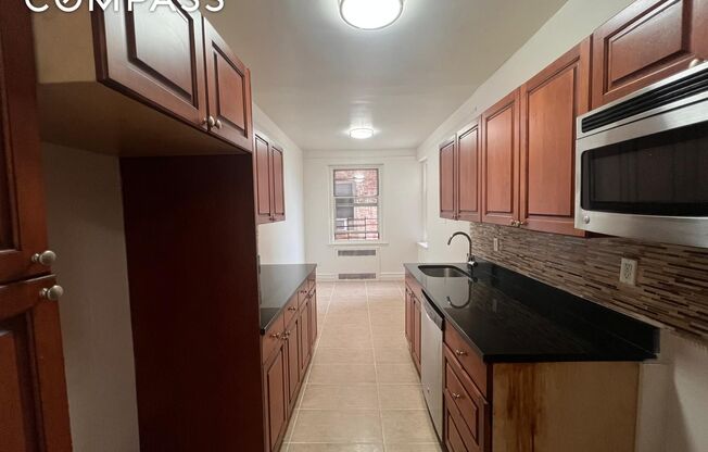 1 bed, 1 bath, $2,200, Unit 1F