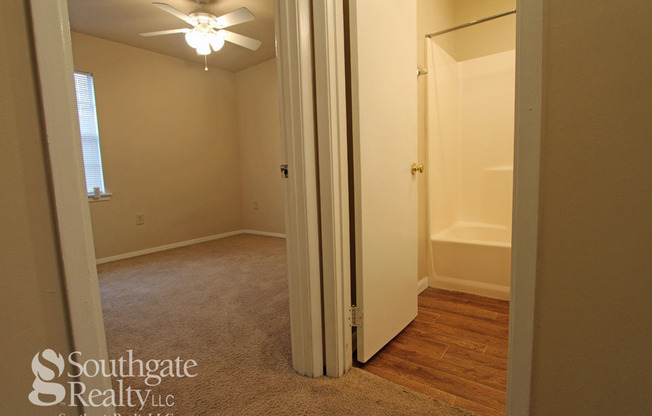 2 beds, 1.5 baths, 787 sqft, $875, Unit 099