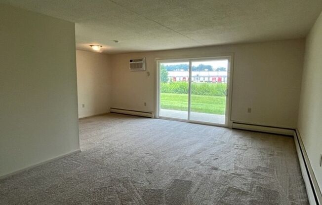 1 bed, 1 bath, 700 sqft, $1,300, Unit 717