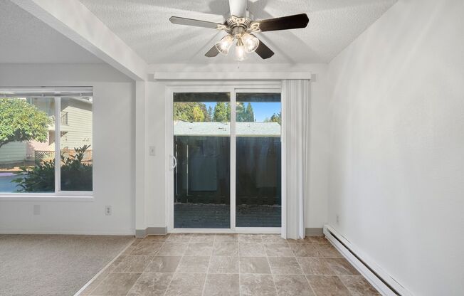 2 beds, 1 bath, 1,000 sqft, $1,275, Unit 11