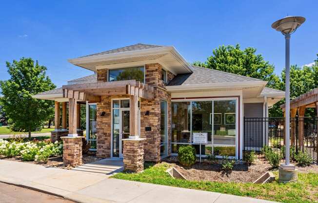 Leasing Office Exterior at Chariot Pointe Apartments, Murfreesboro, 37130