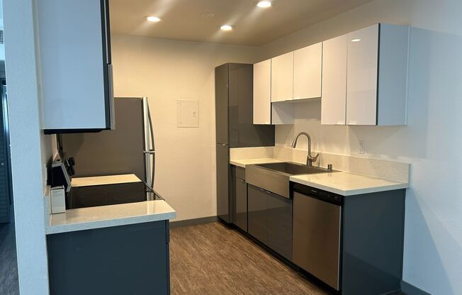 2 beds, 1 bath, 950 sqft, $2,910, Unit D078