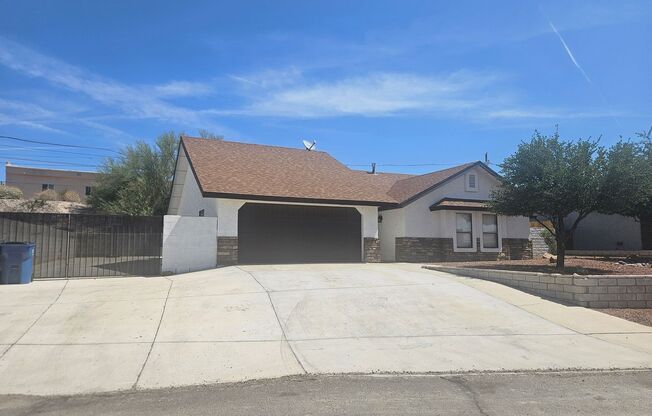 Spacious 3-Bedroom, 2-Bath Home with Den & RV Parking in a Bullhead City Prime Location