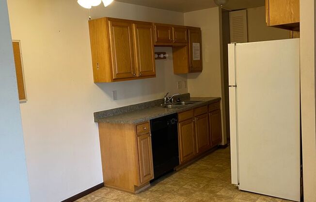 2 beds, 1 bath, $1,149, Unit 1305 - 105