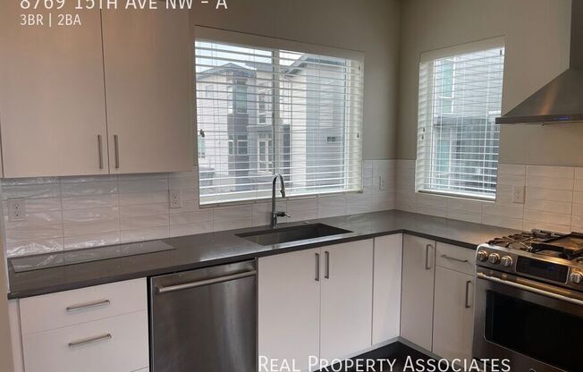 8769 15 AVE NW